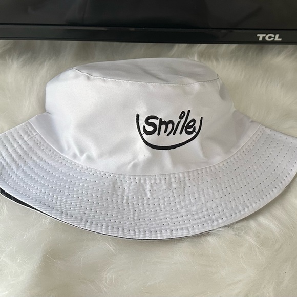 Double sided Bucket hat - Picture 6 of 7